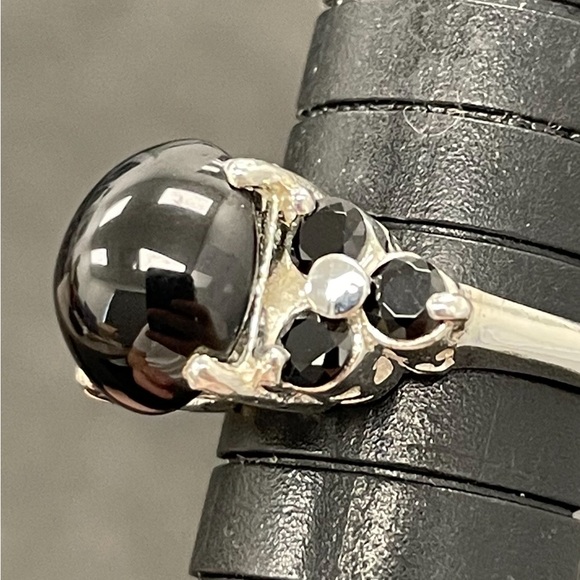 Natural AAA black spinel oval cabochon silver ring. Size 6.25 - Picture 4 of 9